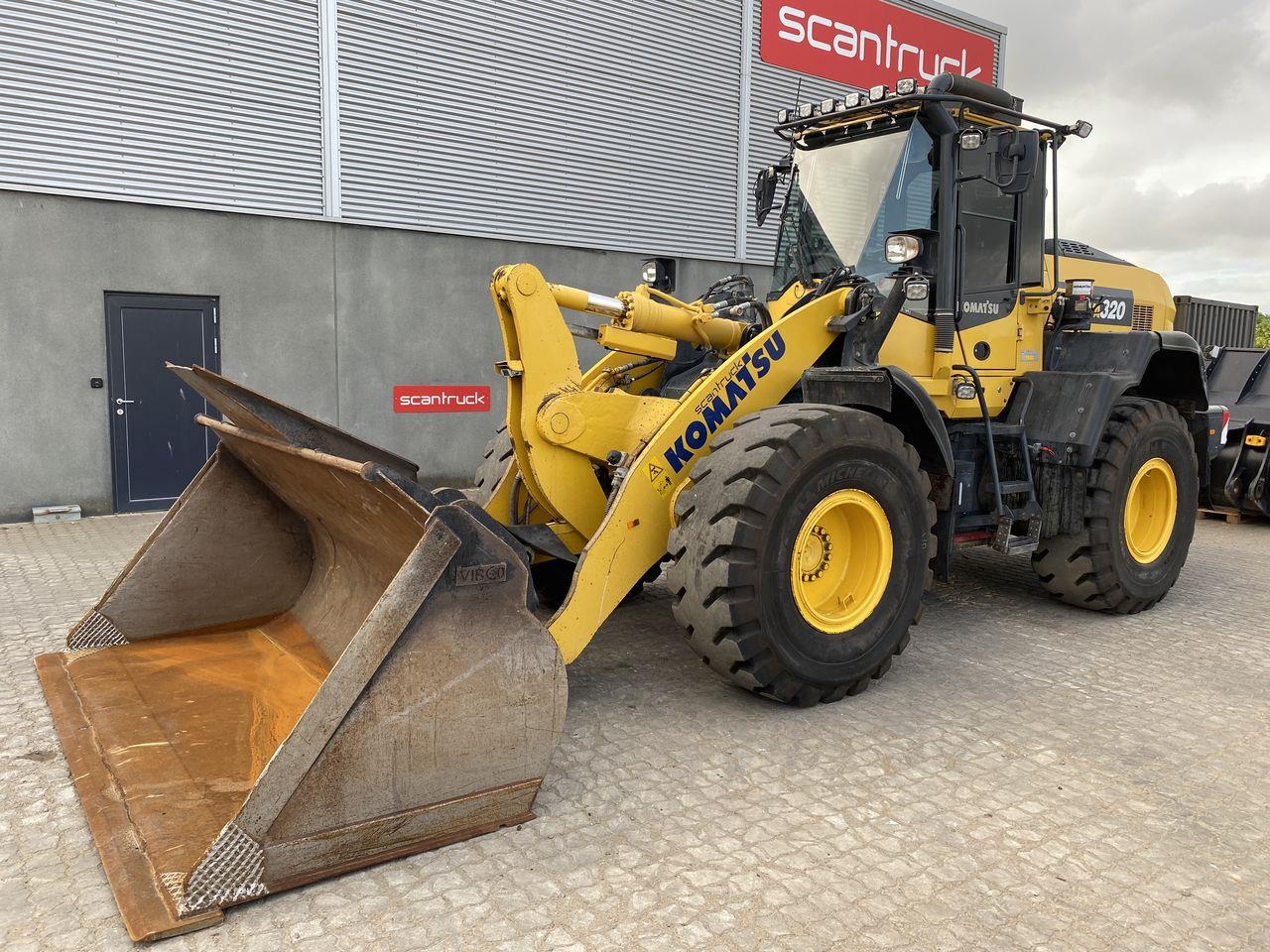 Komatsu WA320-8